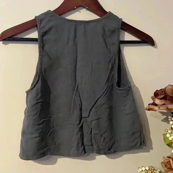 Forever 21 Women’s Small Army Green Laced Sleeveless Crop Top - Picture 5 of 5